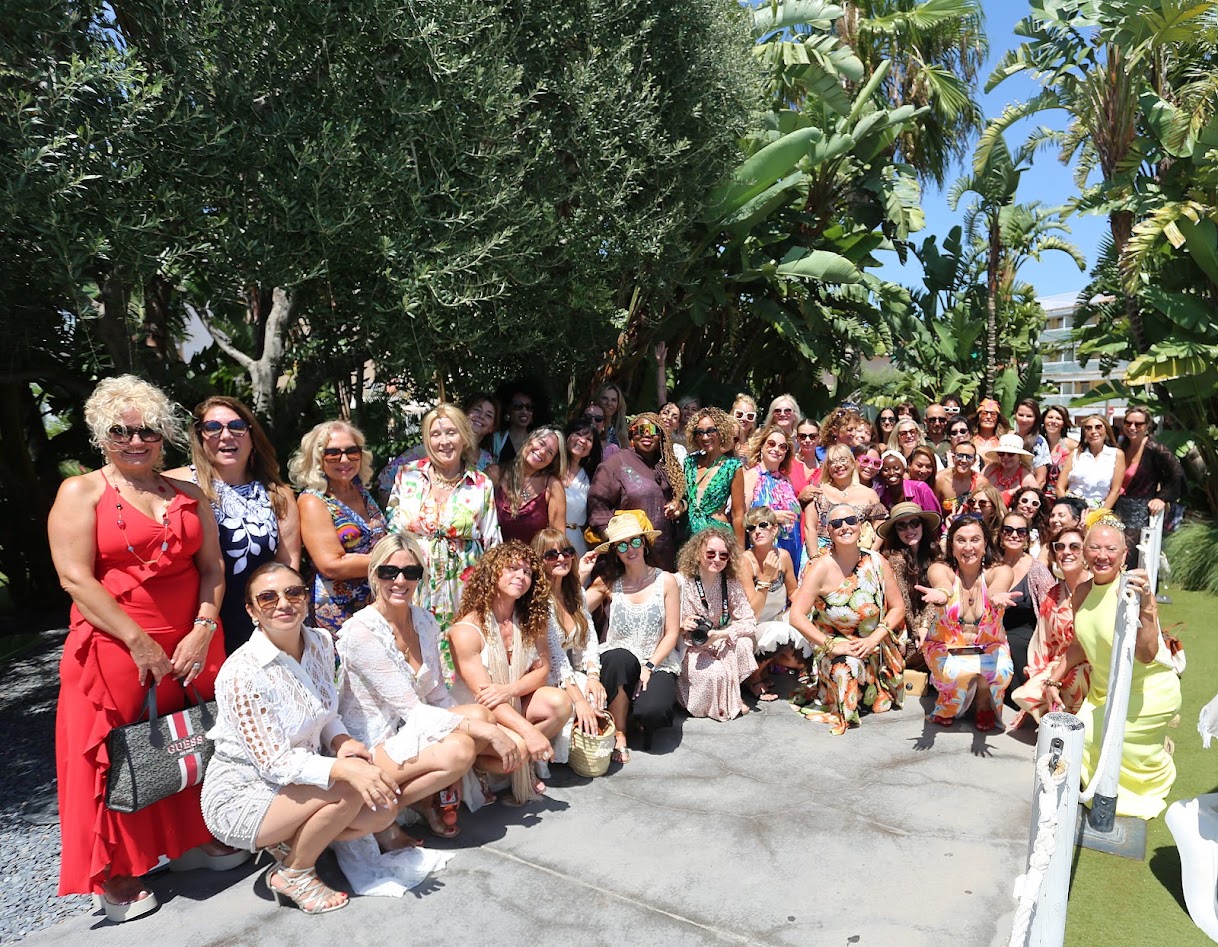 Comunidad Glam Brunch reunida en Casanova Beach Club
