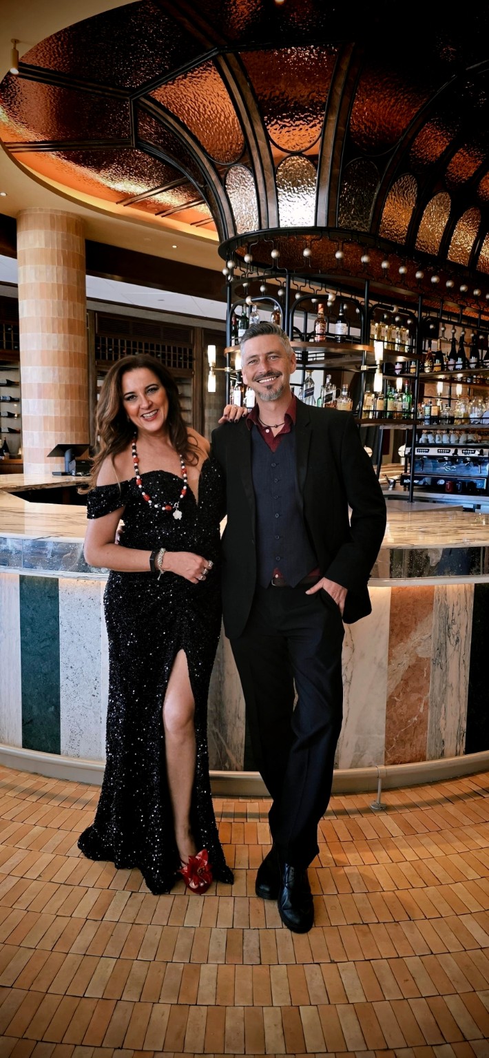 Patricia Curty y Andrew Pitt en SLS Barcelona durante el segundo aniversario de GLAM BRUNCH